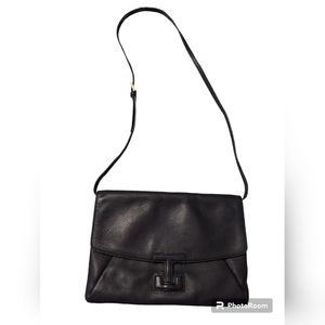 LIKE NEW Tory Burch Leather T Envelope Shoulder Bag in Navy.only used once